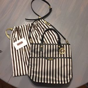 Henri Bendel cross body purse